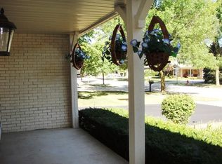 733 S Point Dr, Schaumburg, IL 60193