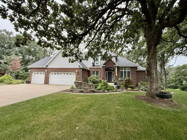 40 Royal Wood Dr, La Salle, IL 61301