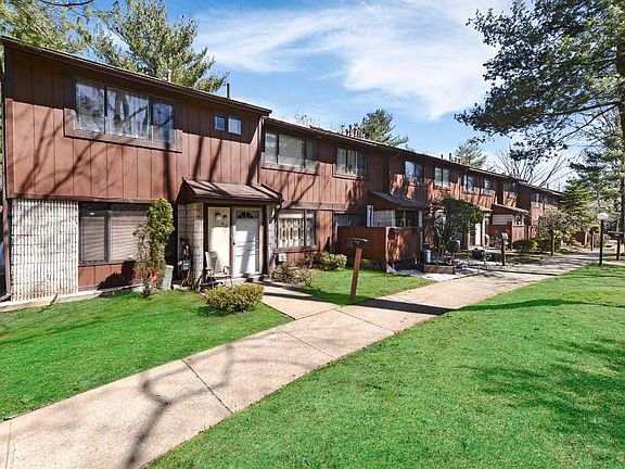 2nd image of 42 Pierpont Pl