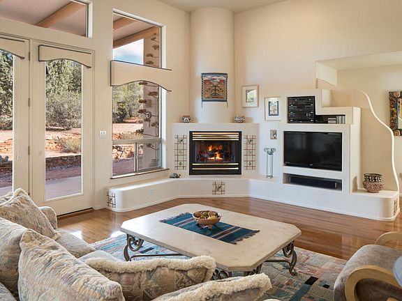 Living Room (3)