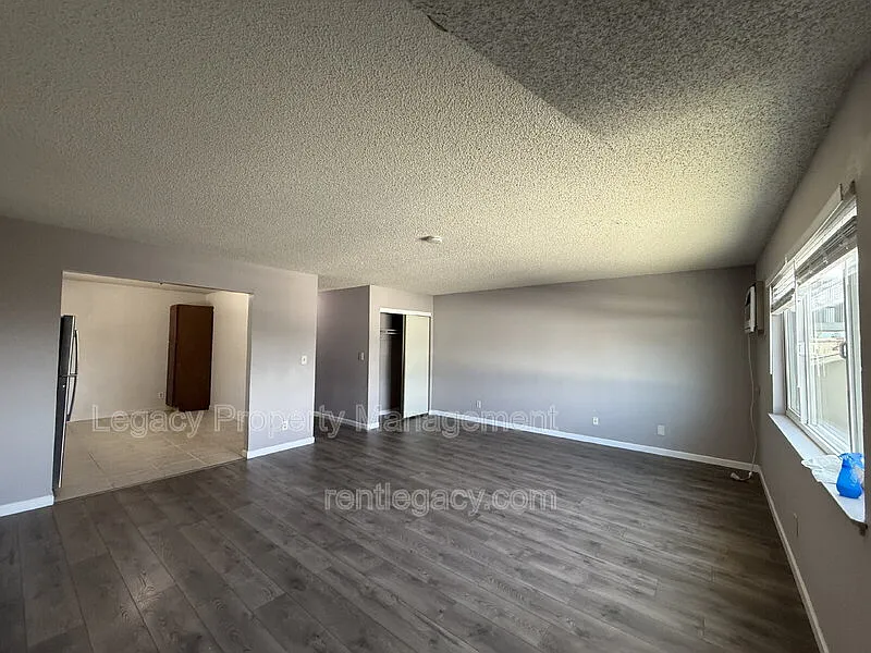 Building Photo - 1844 Robin Ln #9