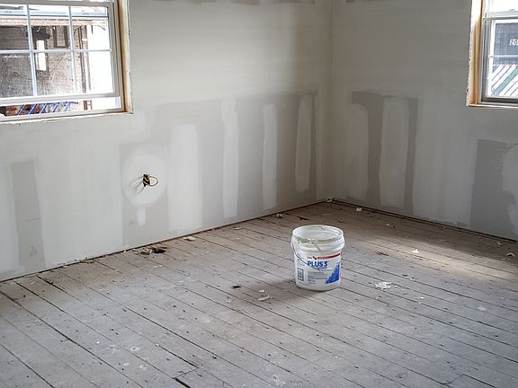 4th image of 10937 203rd St