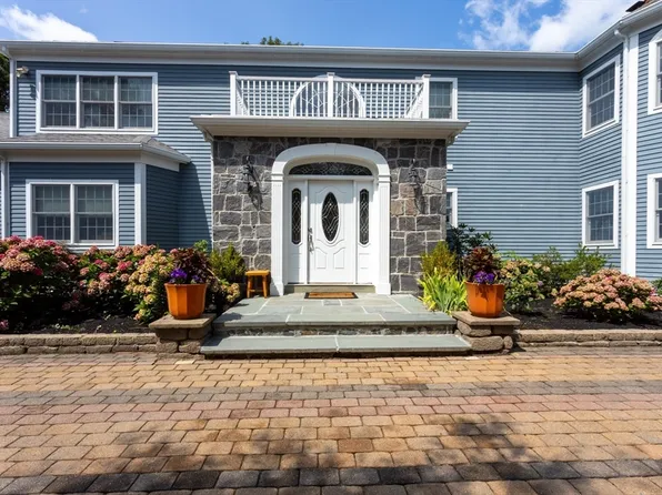 1327 Liberty St, Braintree, MA 02184