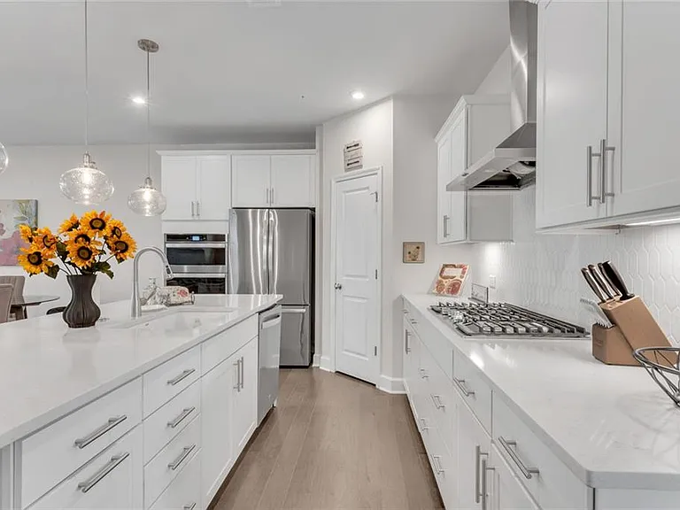 624 Spadina Rd — Photo 8