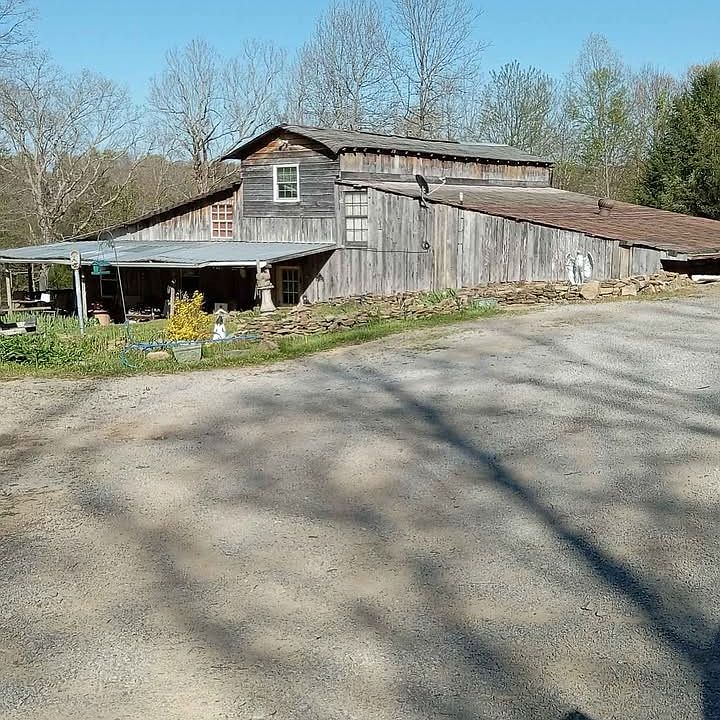 1st image of 262 Hiwassee Rd