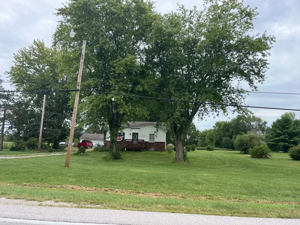 112 Route 4, Staunton, IL 62088