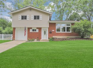 416 N Williams Dr, Palatine, IL 60074