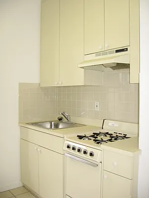 Rented by City Connections Realty | media 32
