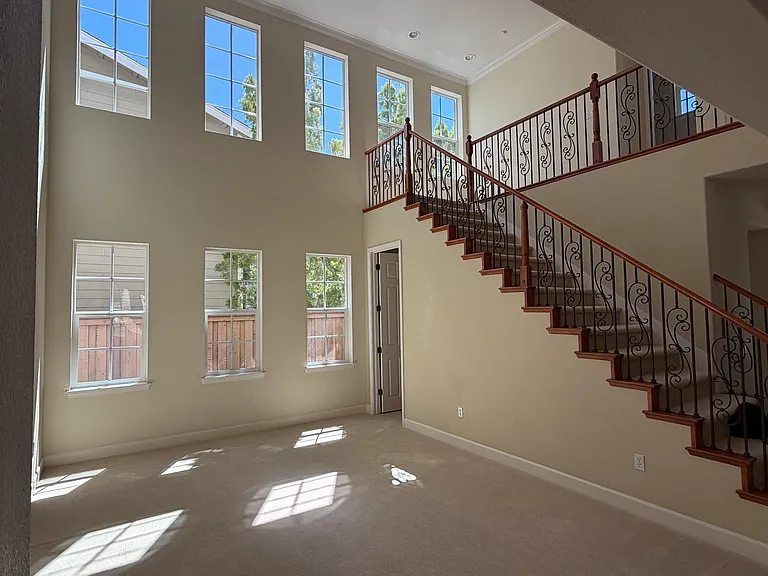 60 Laurelwood Dr — Photo 8