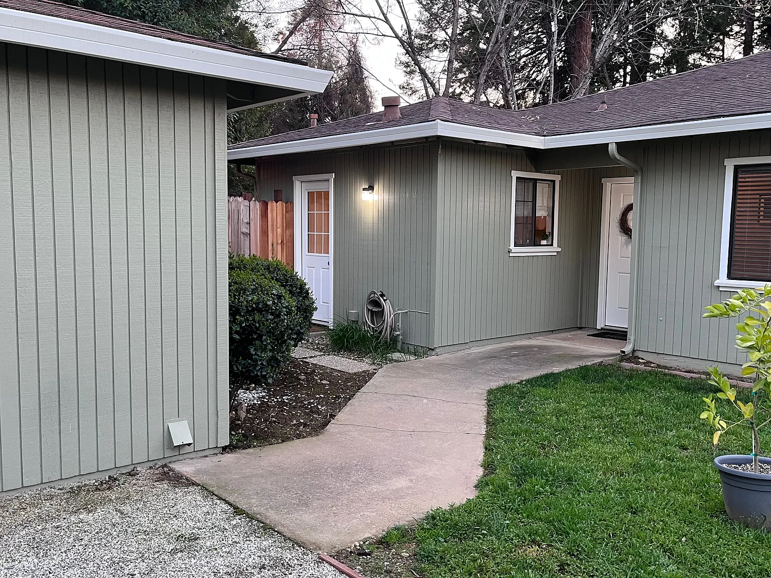 3 bed, 1038 sqft, $2,400 — Photo 2