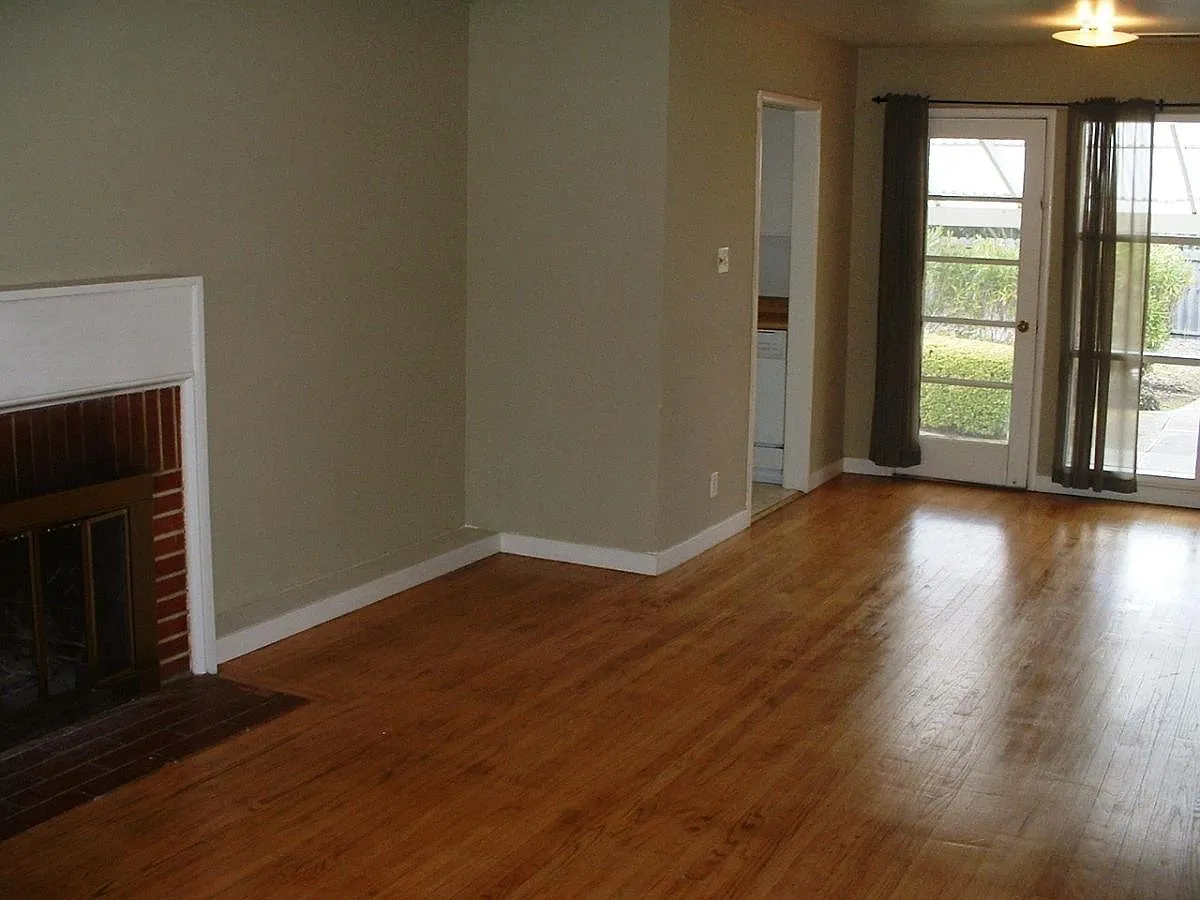 204 El Prado Ave photo 1