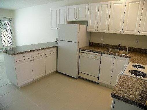 4th image of 4630 Poinciana St APT 2F