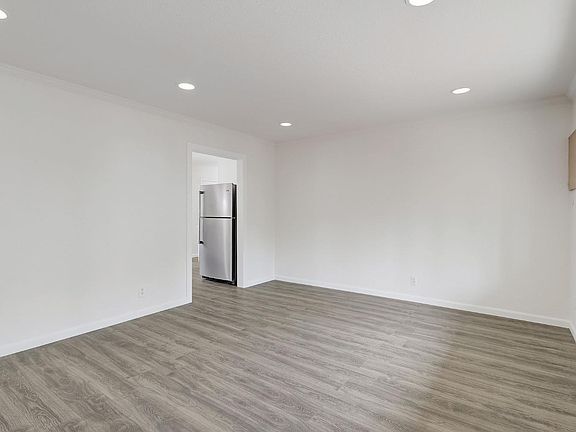 3rd image of 952 Hargus Avenue