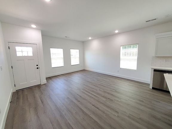5th image of 818 Berry Rd