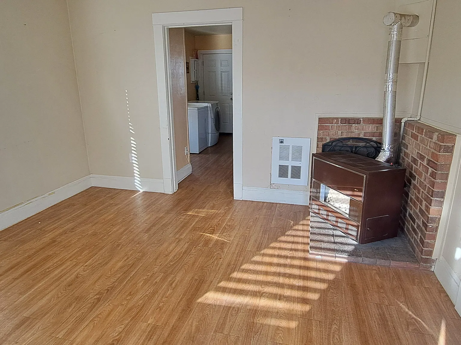 2 bed, 900 sqft, $1,000 — Photo 3