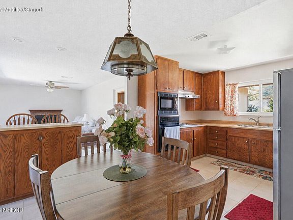 5th image of 1013 W Lime Ave
