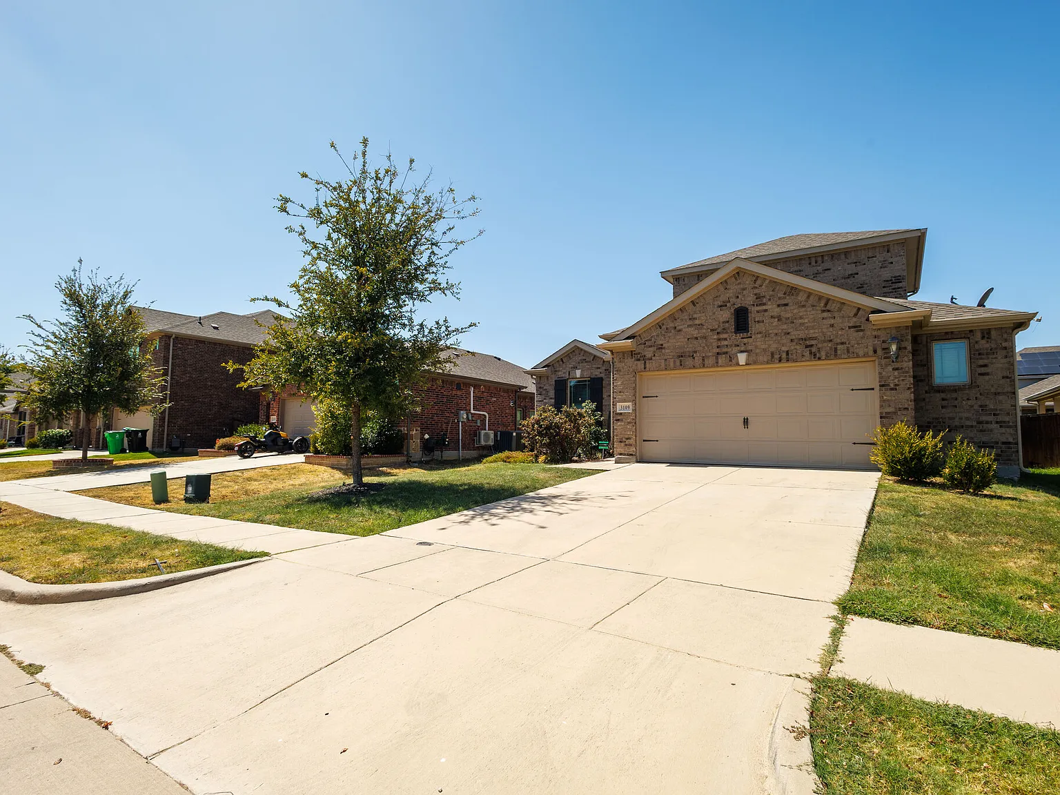 3 bed, 2084 sqft, $2,299 — Photo 3