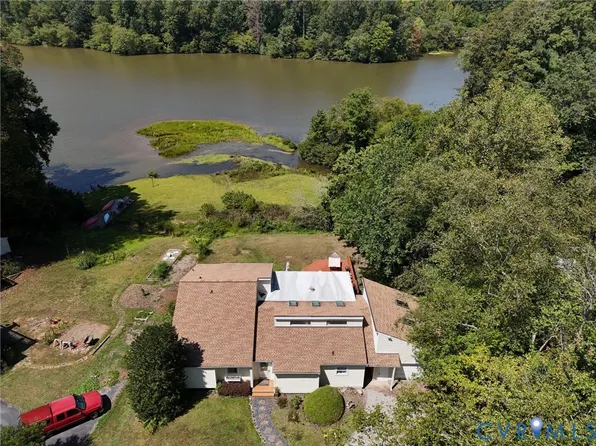 7710 Lake Shore Dr, North Chesterfield, VA 23235