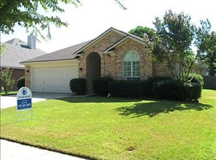 4438 Hanover St, Grand Prairie, TX 75052