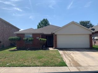 1021 Whistle Stop Dr, Saginaw, TX 76131