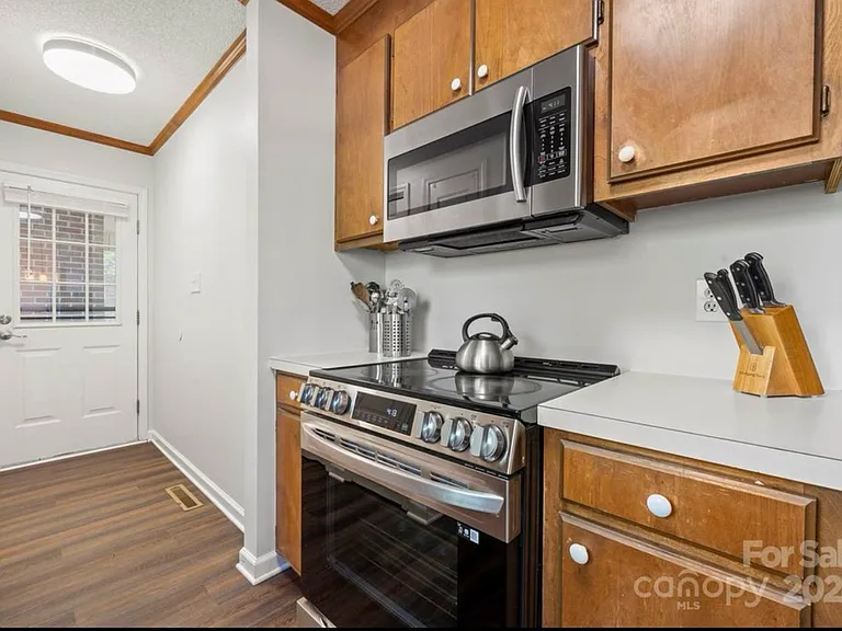1428 Midlake Ave — Photo 16