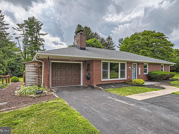 3rd image of 312 Lakeside Dr
