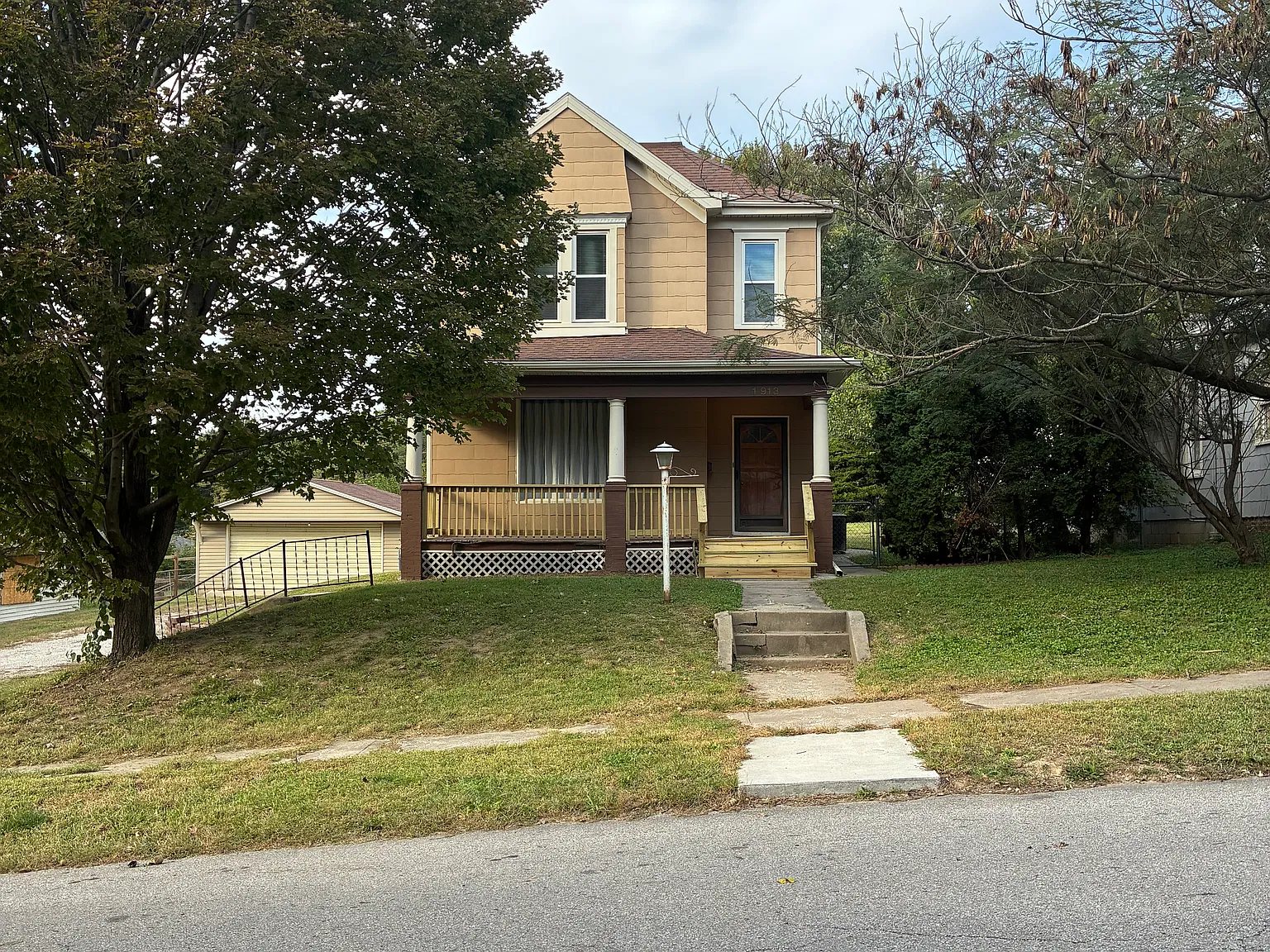3 bed, 1.5 bath, 1496 sqft, $1,250 — Photo 1