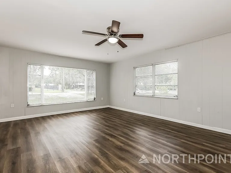1510 S Miller Rd — Photo 2