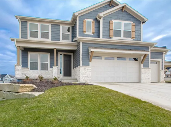 17157 S Laurelwood St, Olathe, KS 66062