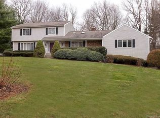 19 Hampton Close, Orange, CT 06477