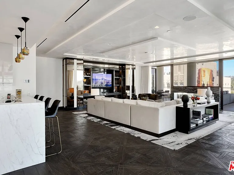 6250 Hollywood Blvd — Photo 4