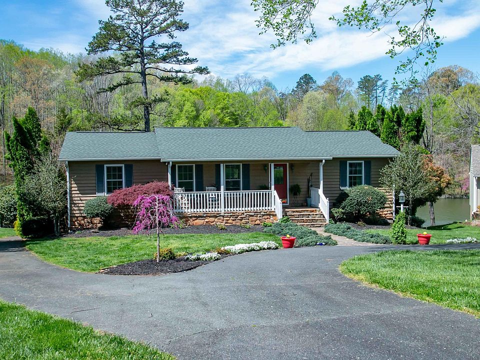 1st image of 825 Lake Park Dr