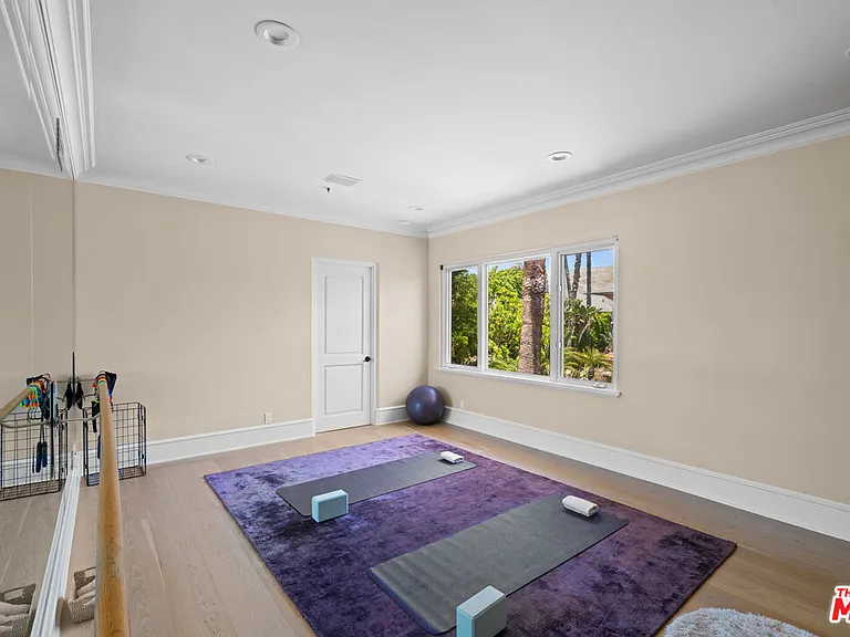 7160 Dume Dr — Photo 23