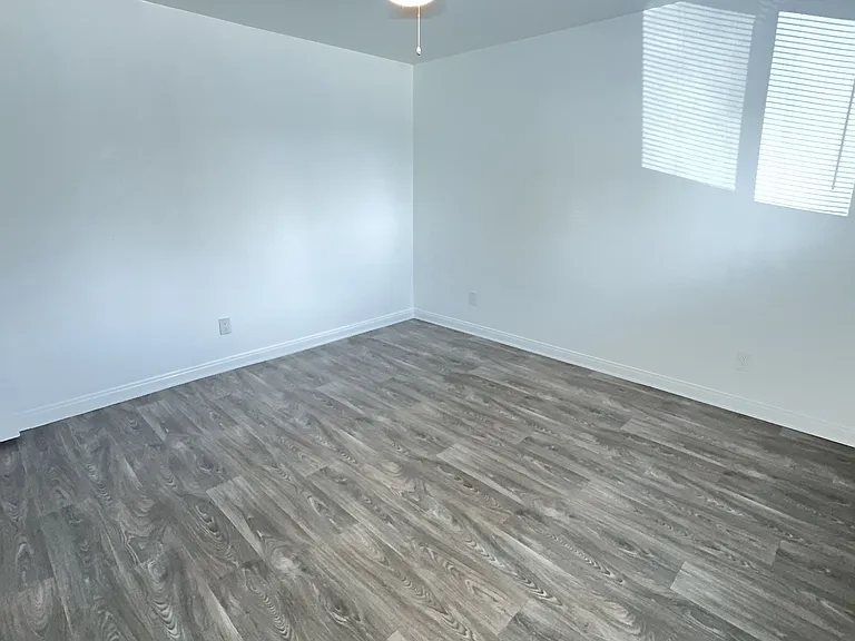 7003 Mount Vernon St — Photo 12