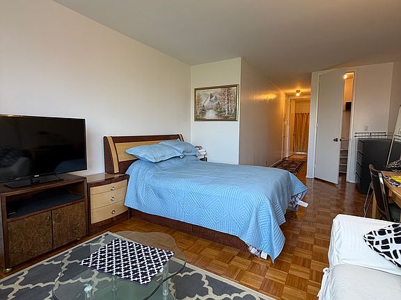 3rd image of 393 W 49th St APT 4K