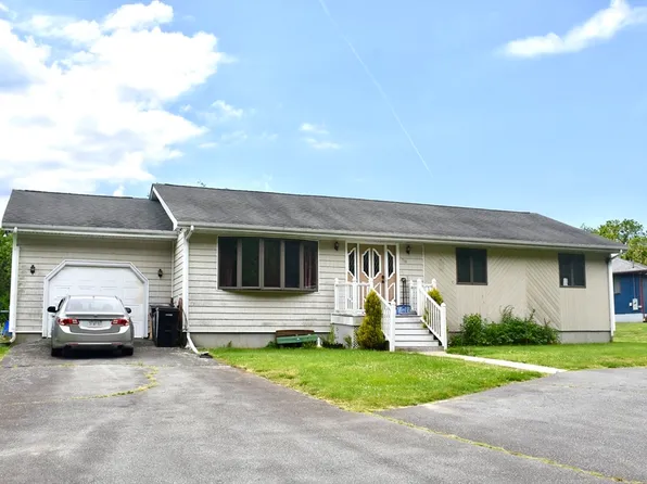 110 Lucy Little Rd, Dartmouth, MA 02747