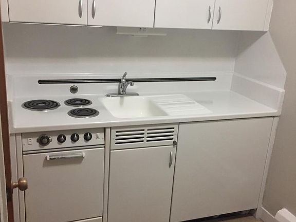3rd image of 3638 W 117th St APT 14