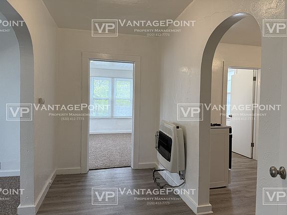 3rd image of 822 1/2 N Irwin Ave