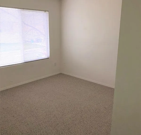 2896 W Willow Way — Photo 6