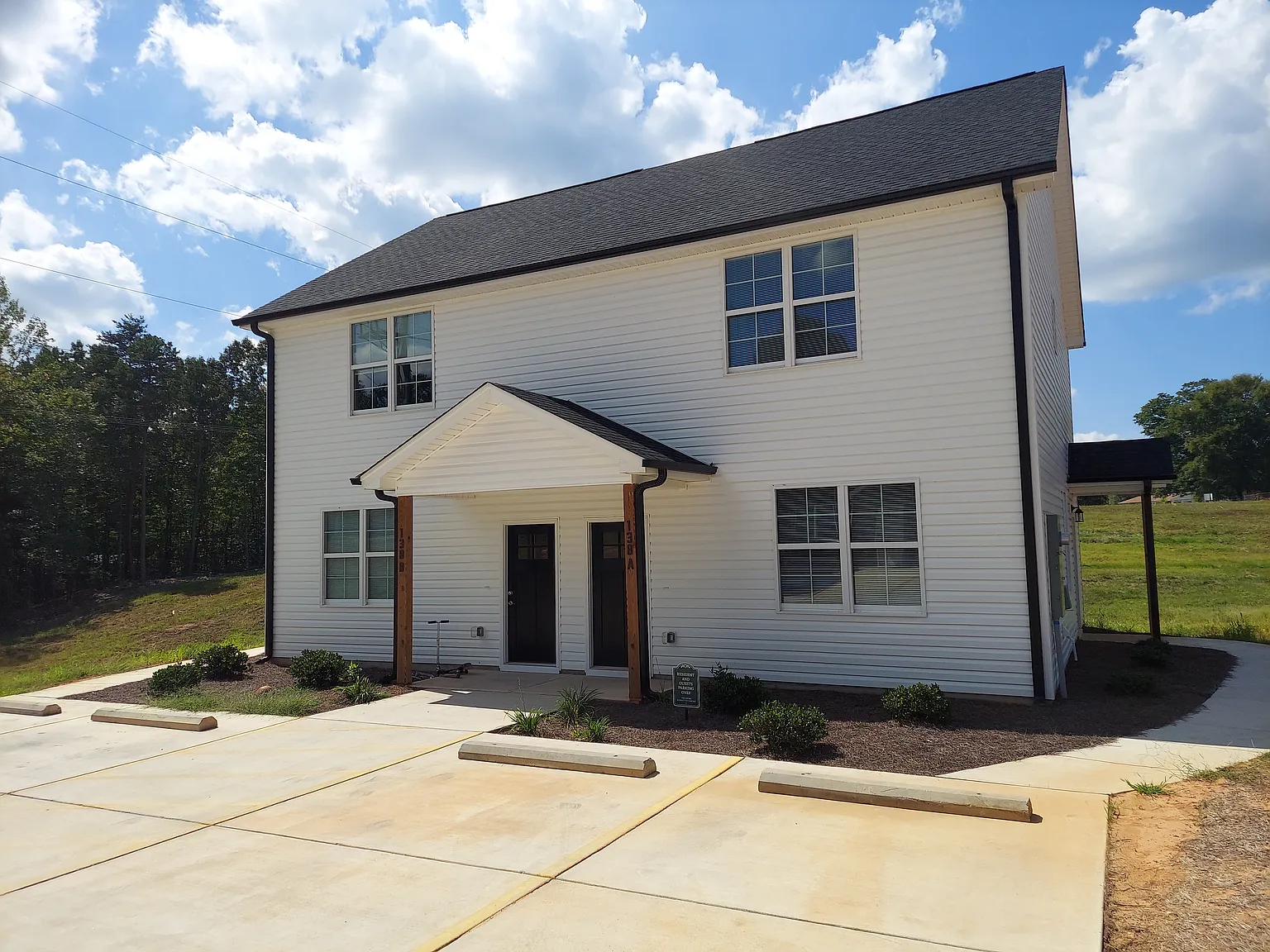 3 bed, 10 sqft, $1,595 — Photo 1