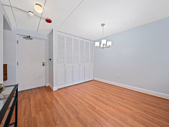 5th image of 179 Presidents Ln Unit 3J