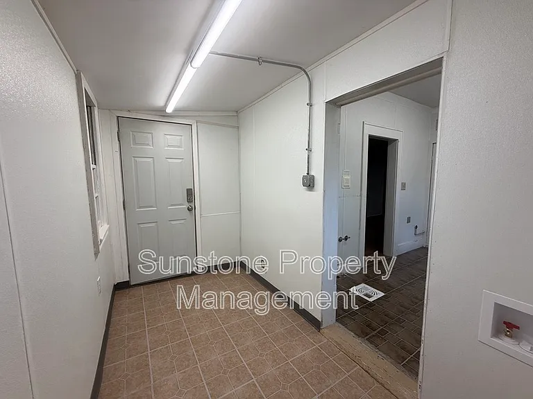 103 W 3rd St — Photo 10
