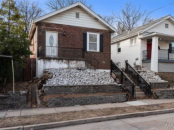 2nd image of 2039 Yale Ave