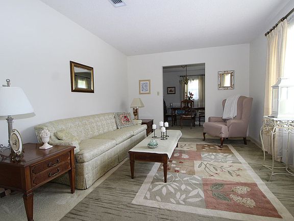2nd image of 500 Vermont Ave