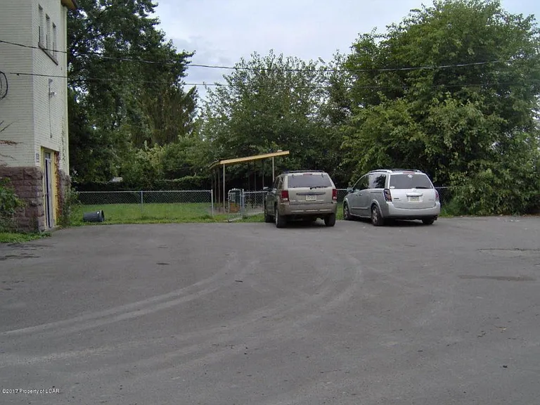 Carey Ave — Photo 15