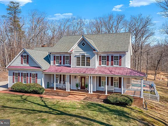 3rd image of 8 Holly Ct