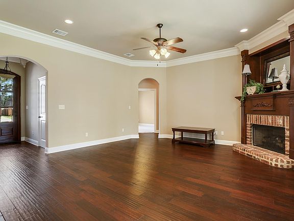 4th image of 281 Danielle Dr