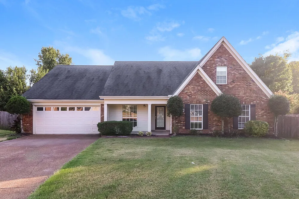 3 bed, 2.5 bath, 2979 sqft, $2,305 — Photo 1