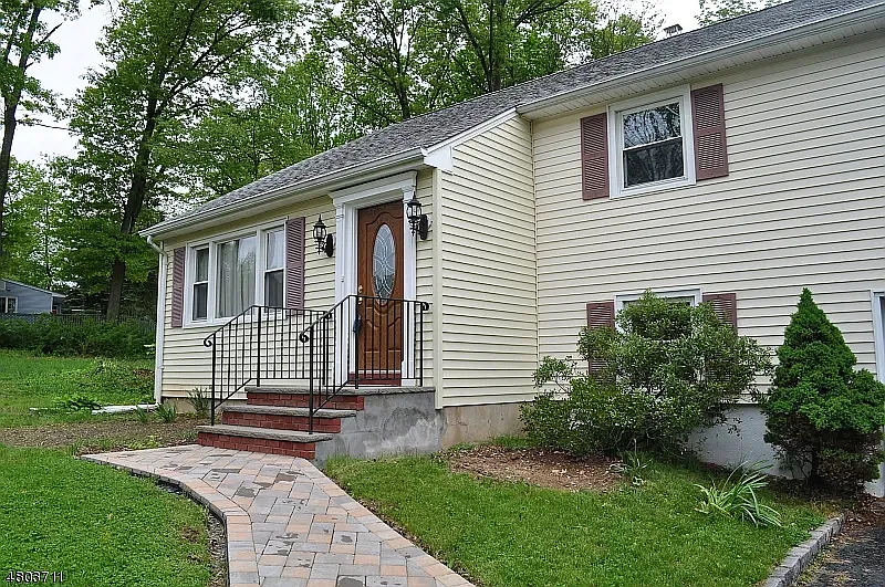 4 bed, 2.5 bath, 1778 sqft, $4,500 — Photo 2