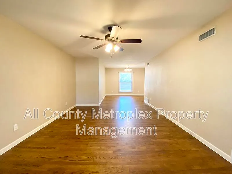 2 bed, 1.0 bath, 1265 sqft, $1,850 — Photo 3